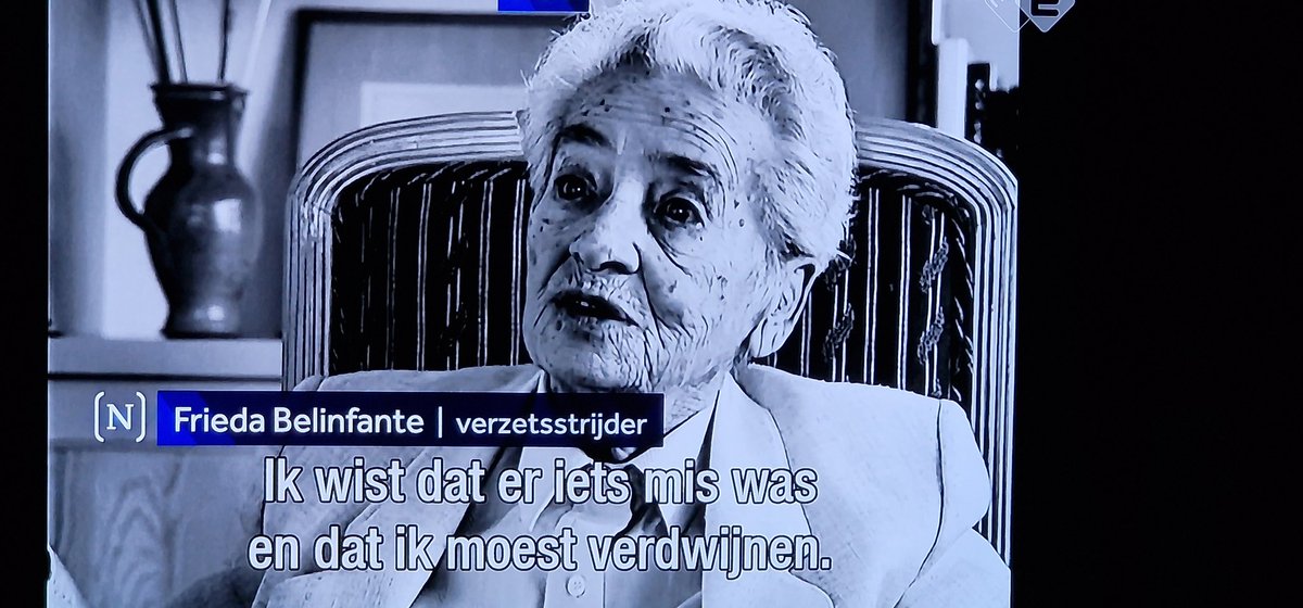 Bij #nieuwsuur 'n docu van Stephen Fry die hij maakte van 2 NLse homoseksuele verzetshelden in WOII Willem Arondéus en Frieda Belinfante. Zij organiseerden 'n bomaanslag op 't Bevolkingsregister in A'dam om te voorkomen dat Joden snel werden opgespoord. Arondéus is geëxecuteerd🙏