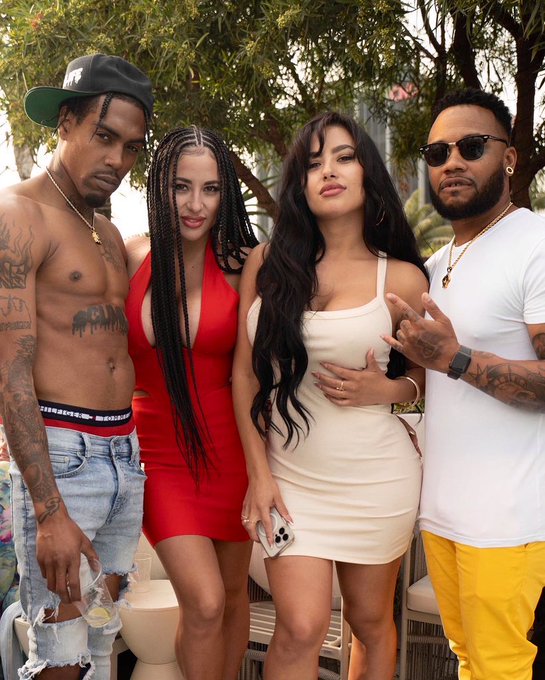 Pool Party w/ the twins! 👯&zwj;♀️ #rooftop #dayparty #Hollywood #thedoubletroubletwins #ZAYSTACKZ #SCUMLIFE<a href="/tag/rooftop"class="tags">#rooftop</a><a href="/tag/dayparty"class="tags">#dayparty</a><a href="/tag/hollywood"class="tags"><span>#hollywood</span></a><a href="/tag/zaystackz"class="tags"><span>#zaystackz</span></a><a href="/tag/scumlife"class="tags"><span>#scumlife</span></a><a href="/tag/thescumgod"class="tags"><span>#thescumgod</span></a>