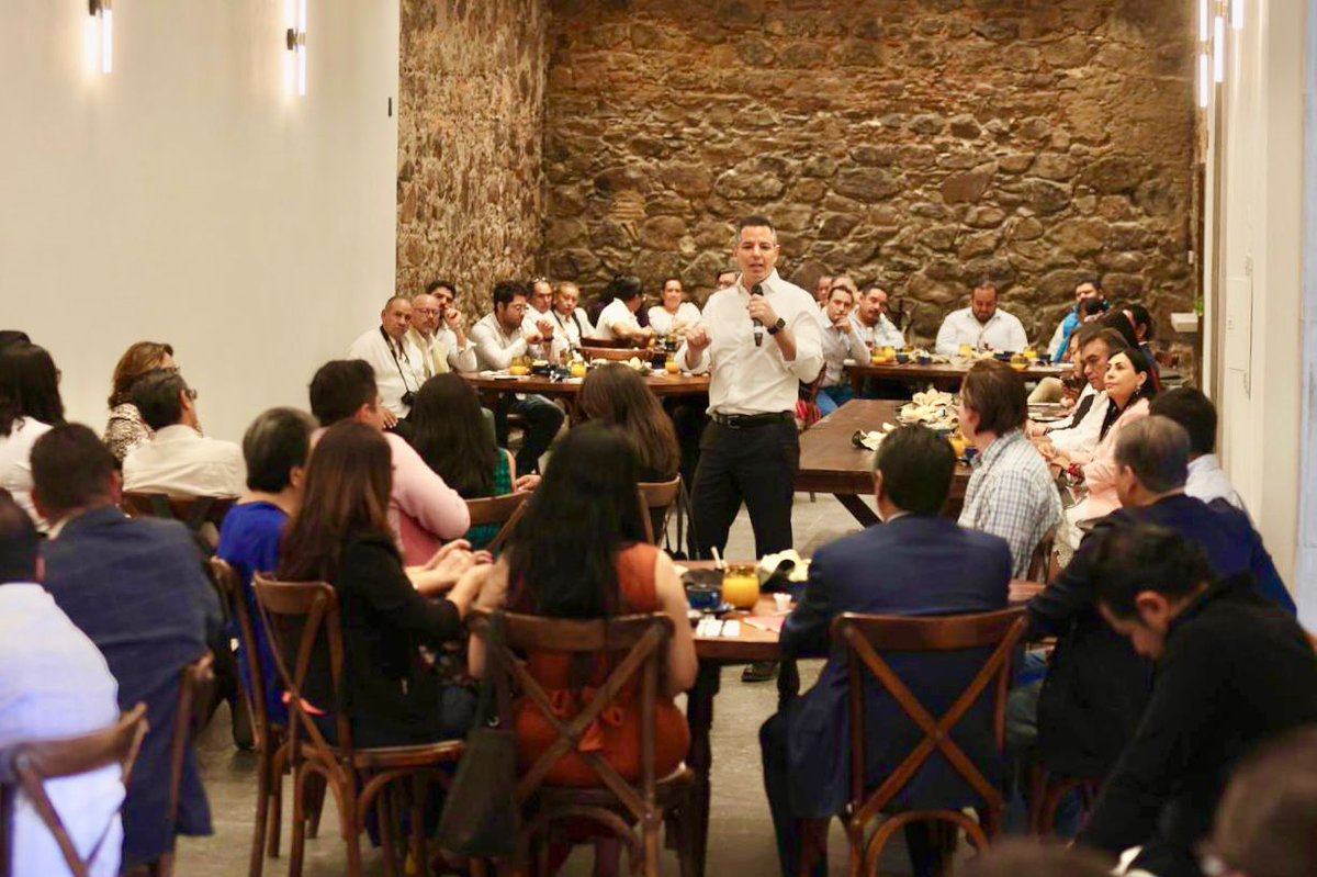 Me reuní con las y los empresarios, colectivos y pueblos originarios de San Luis Potosí; es un gusto para mi seguir compartiendo #piensAMéxico 🇲🇽. Gracias por tan constructiva charla.