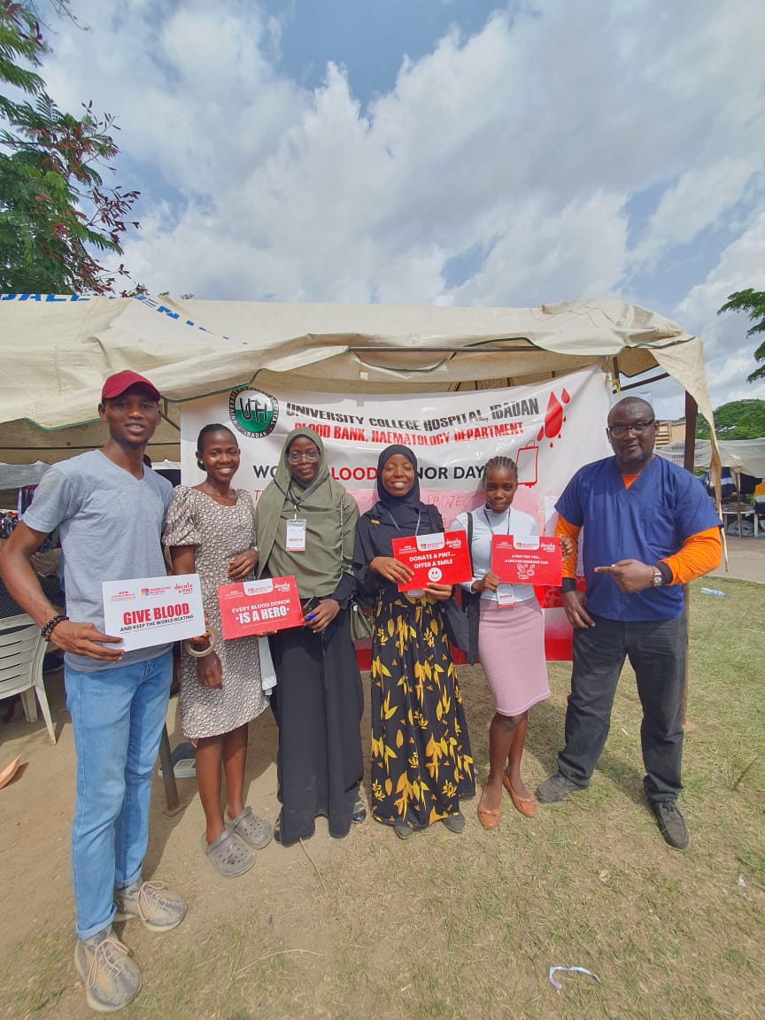 smilebuildersng's tweet photo. Pictures from today ❤️❤️

@official_famsa @uchibadan_ @ovi_wce @nbscibadan @studentsunionui

#SavingLives #OfferASmile #SBI #CombatingNCDs https://t.co/JrVlgI4aIp