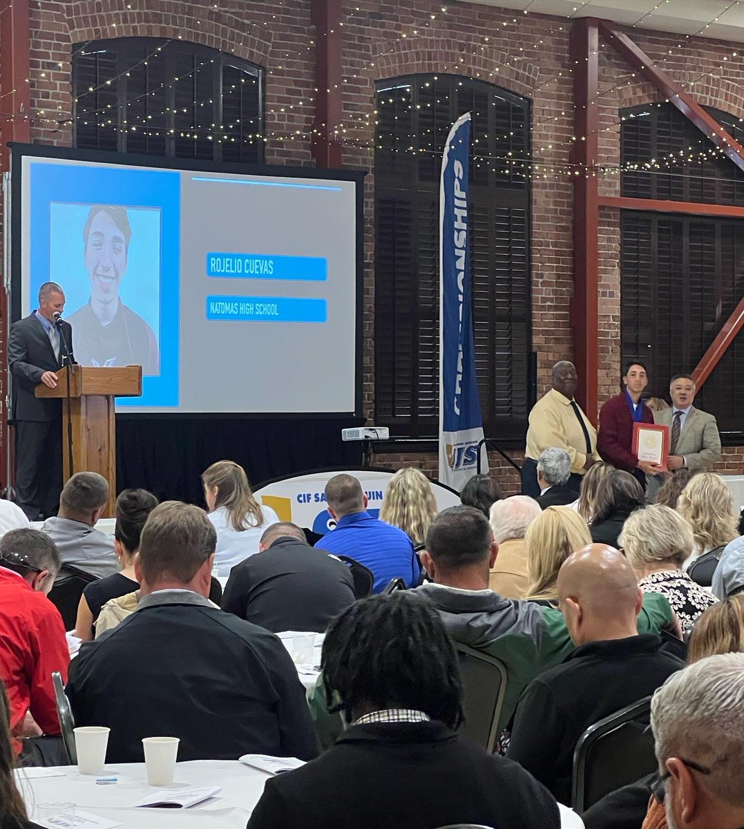 AthleticsNusd's tweet image. NUSD was represented well at the @cifsjs Dale Lacky Awards-👏🏽👏🏽 to @NatomasHS_Sport Natalie Estrada/Rojelio Cuevas &amp;amp; @IHSTigerSports Keiven Boone-Nelson, Well Done!!!#highgpa #commservice #multiplesports #proudofeachone #nusdstudentathletes