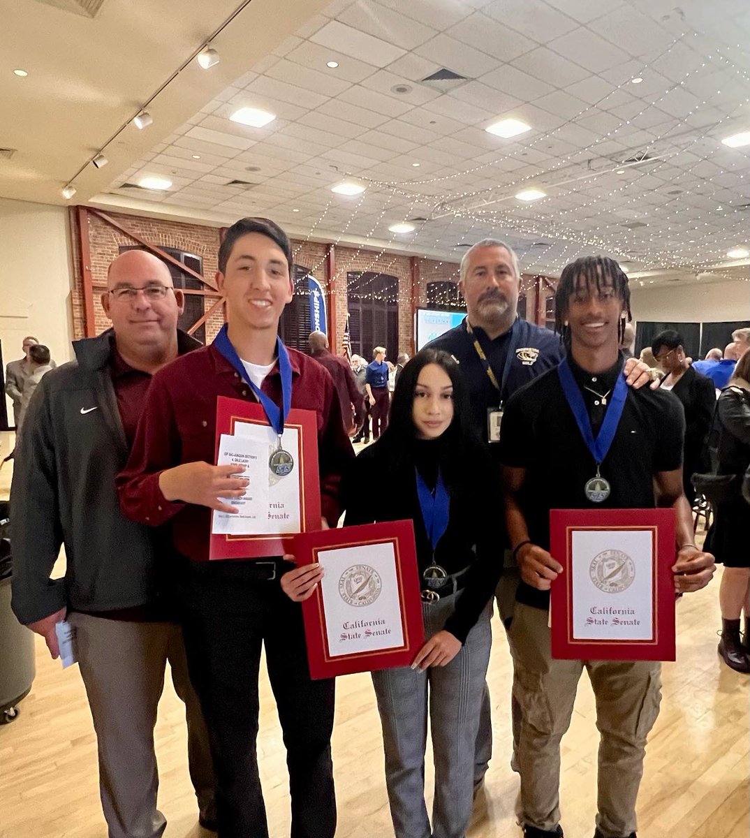 AthleticsNusd's tweet image. NUSD was represented well at the @cifsjs Dale Lacky Awards-👏🏽👏🏽 to @NatomasHS_Sport Natalie Estrada/Rojelio Cuevas &amp;amp; @IHSTigerSports Keiven Boone-Nelson, Well Done!!!#highgpa #commservice #multiplesports #proudofeachone #nusdstudentathletes
