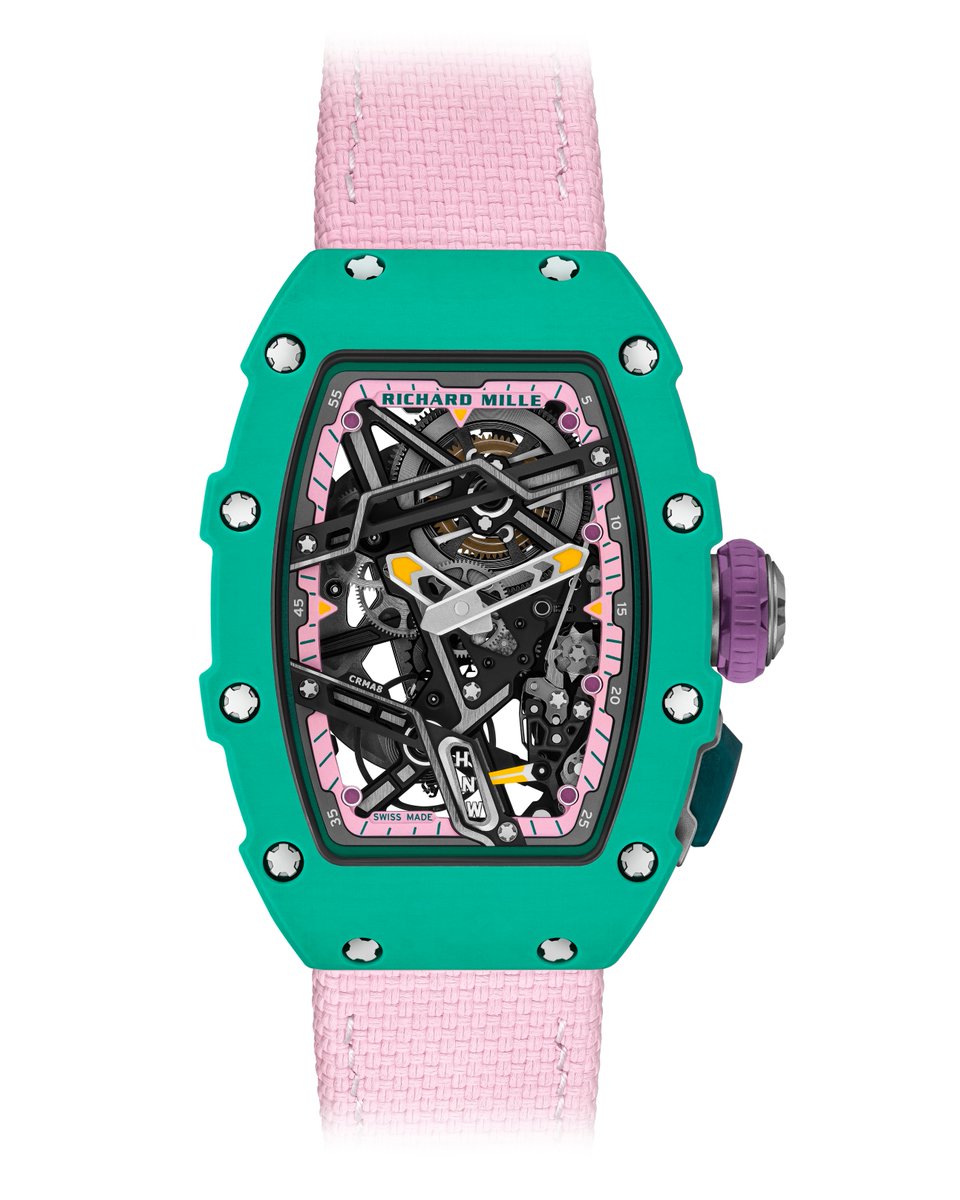 GQMagazine's tweet photo. Not surprising at this point that Jeremy Strong would wear the same watch brand as his #Succession character Kendall https://t.co/iGmhR1DHDt https://t.co/sG0rpSB6FW
