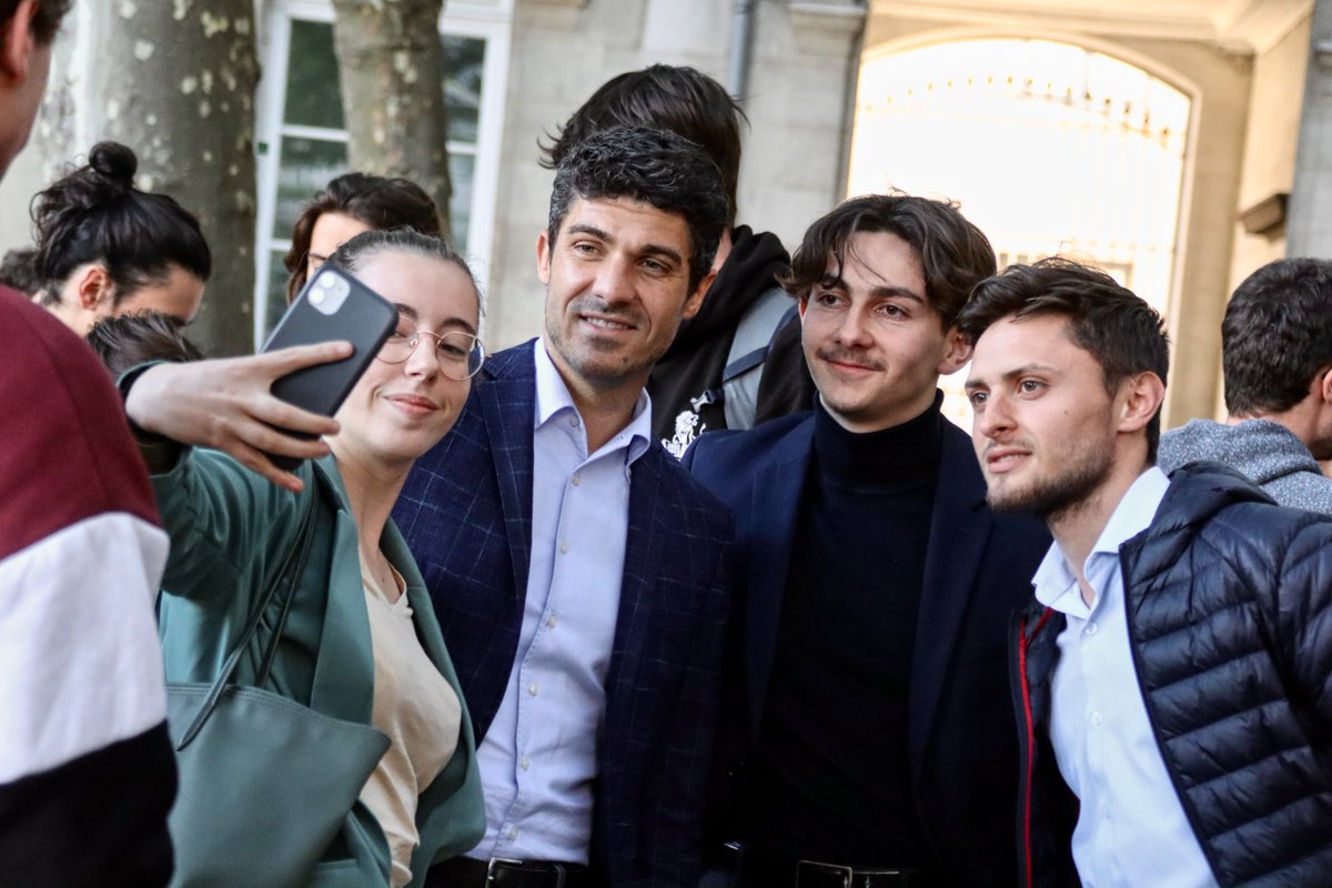AurelienPradie's tweet photo. Eux veulent y croire. Moi aussi.

Semaine après semaine avec la jeunesse du pays, pour rebâtir.

Merci @Place_Au_Debat pour l’organisation de ce riche échange et aux étudiants de @ScPoLyon pour l’exigence de leurs idéaux. https://t.co/ylGxIGm9mP