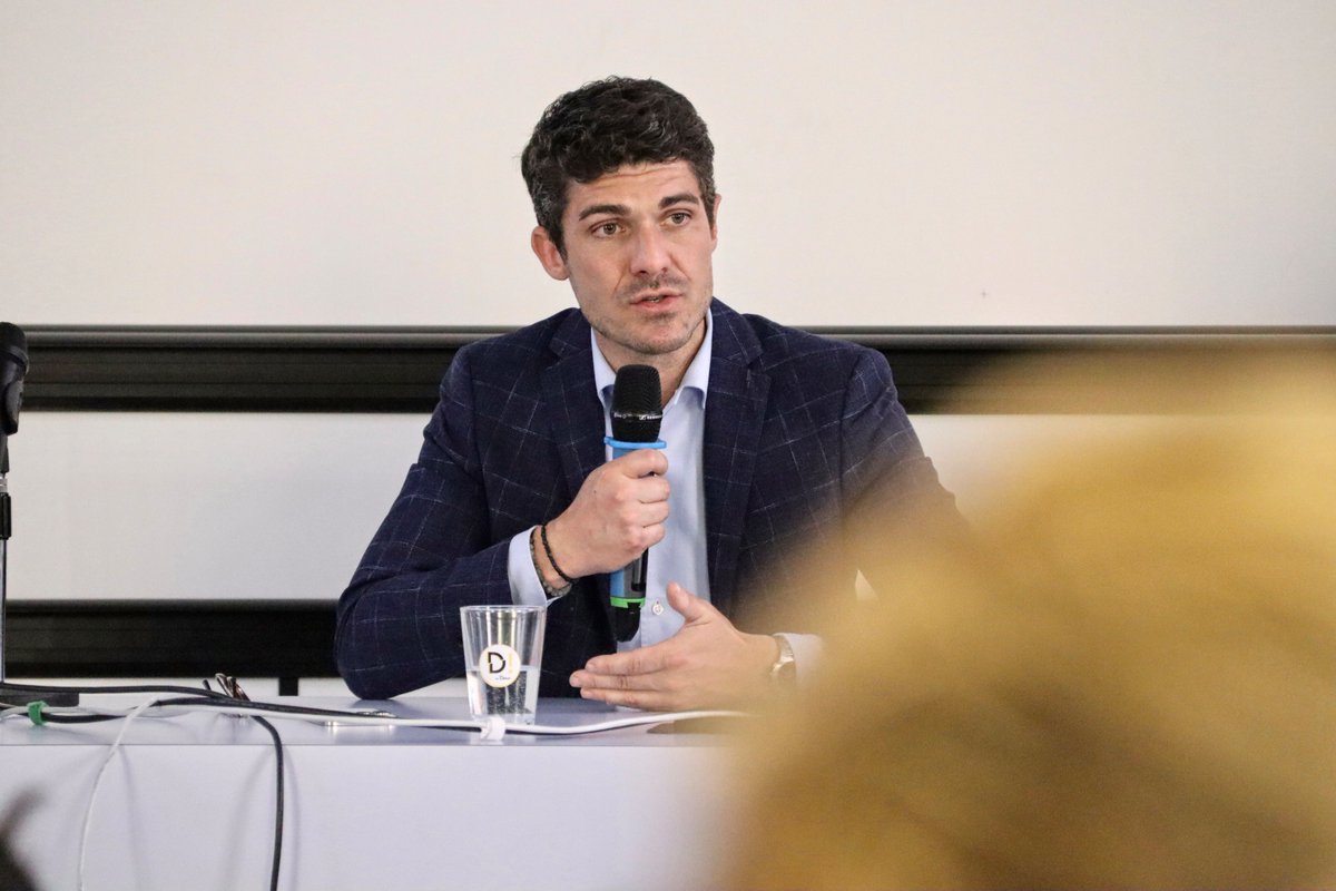 AurelienPradie's tweet photo. Eux veulent y croire. Moi aussi.

Semaine après semaine avec la jeunesse du pays, pour rebâtir.

Merci @Place_Au_Debat pour l’organisation de ce riche échange et aux étudiants de @ScPoLyon pour l’exigence de leurs idéaux. https://t.co/ylGxIGm9mP