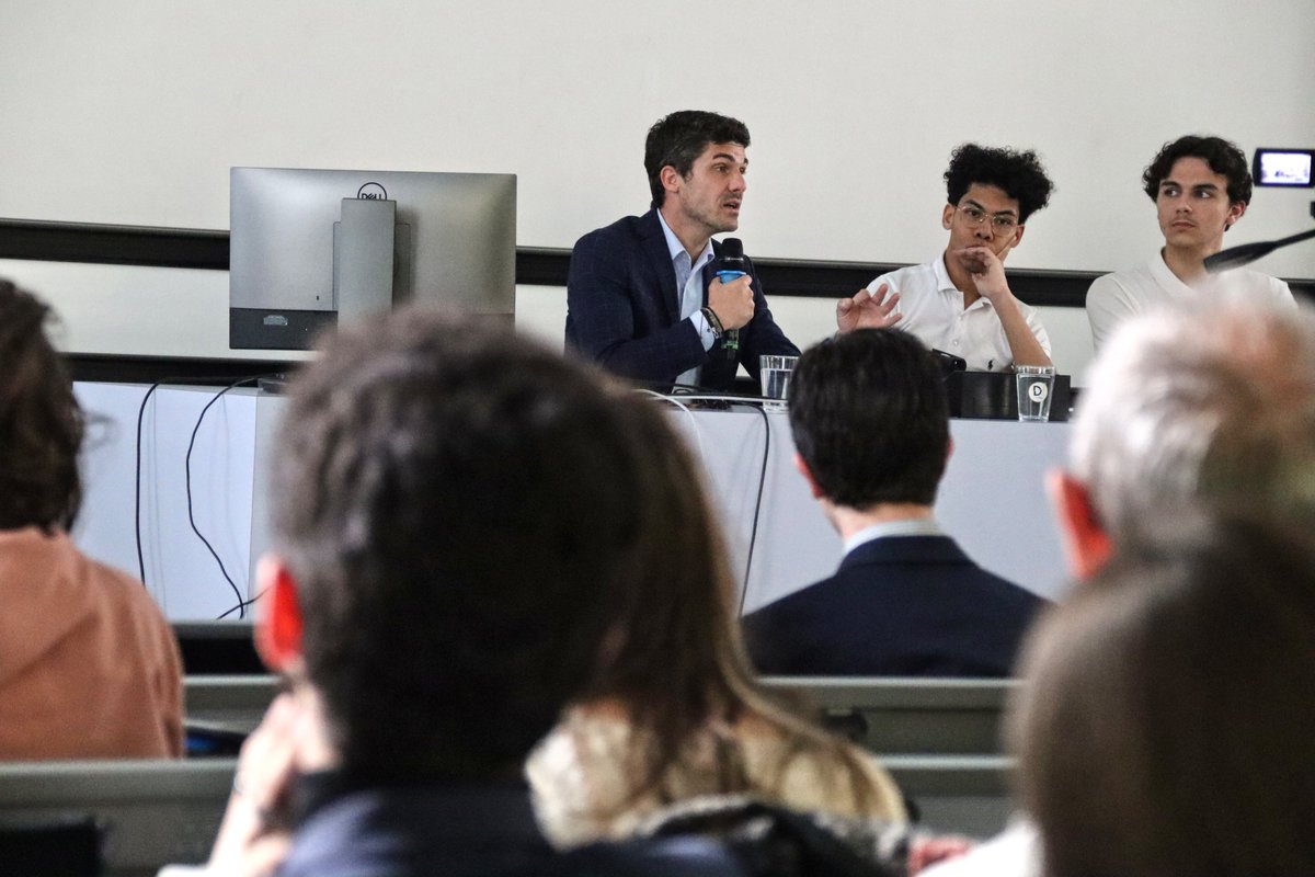 AurelienPradie's tweet photo. Eux veulent y croire. Moi aussi.

Semaine après semaine avec la jeunesse du pays, pour rebâtir.

Merci @Place_Au_Debat pour l’organisation de ce riche échange et aux étudiants de @ScPoLyon pour l’exigence de leurs idéaux. https://t.co/ylGxIGm9mP