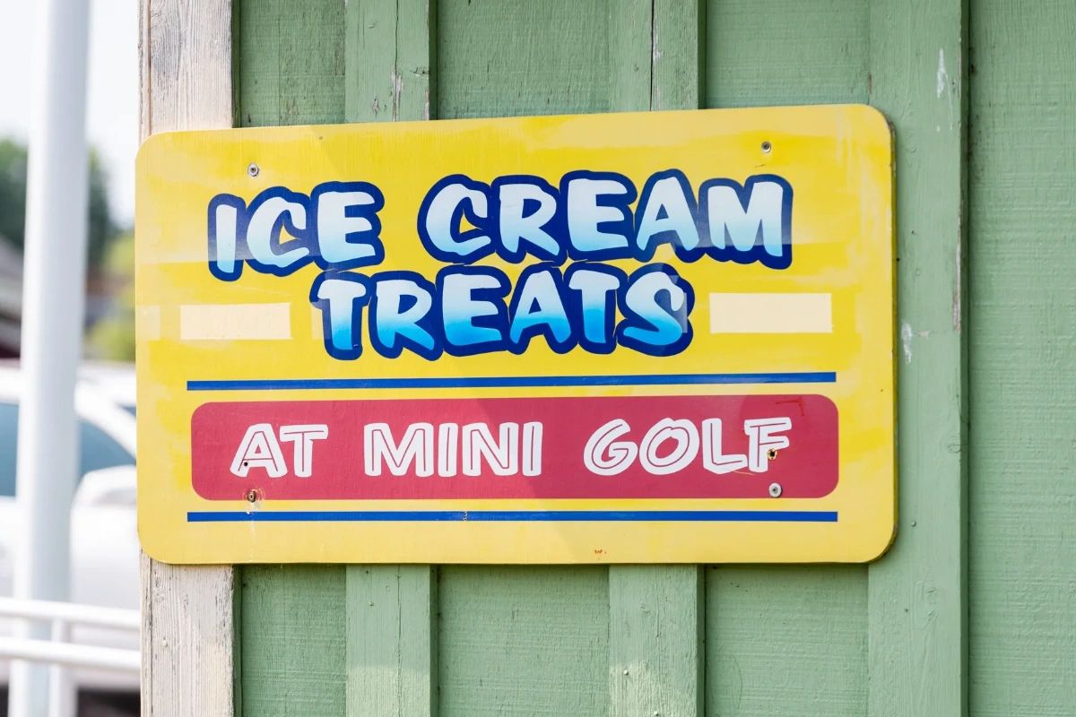 Did you know that we have a small snack bar that serves ice cream treats, various candies, popcorn, water, and more? Keeping you fed, hydrated, and entertained is what we’re all about. #CaptnJsMiniatureGolf #CaptnJs #MiniatureGolf #MiniGolf #SuperiorWI