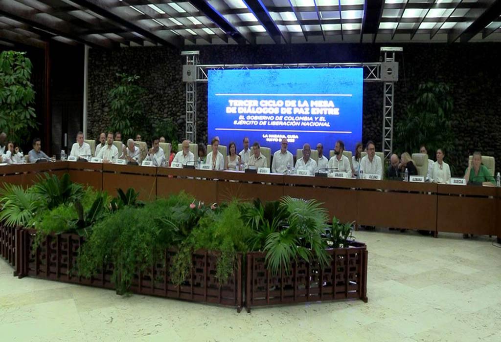 Con la plena disposición para lograr el cese del fuego y la participación de la sociedad, inició hoy en 🇨🇺Cuba el tercer ciclo de conversaciones entre el Gobierno de 🇨🇴Colombia y el guerrillero Ejército de Liberación Nacional (ELN). #CubaPorLaPaz #ColombiaDestinoDePaz