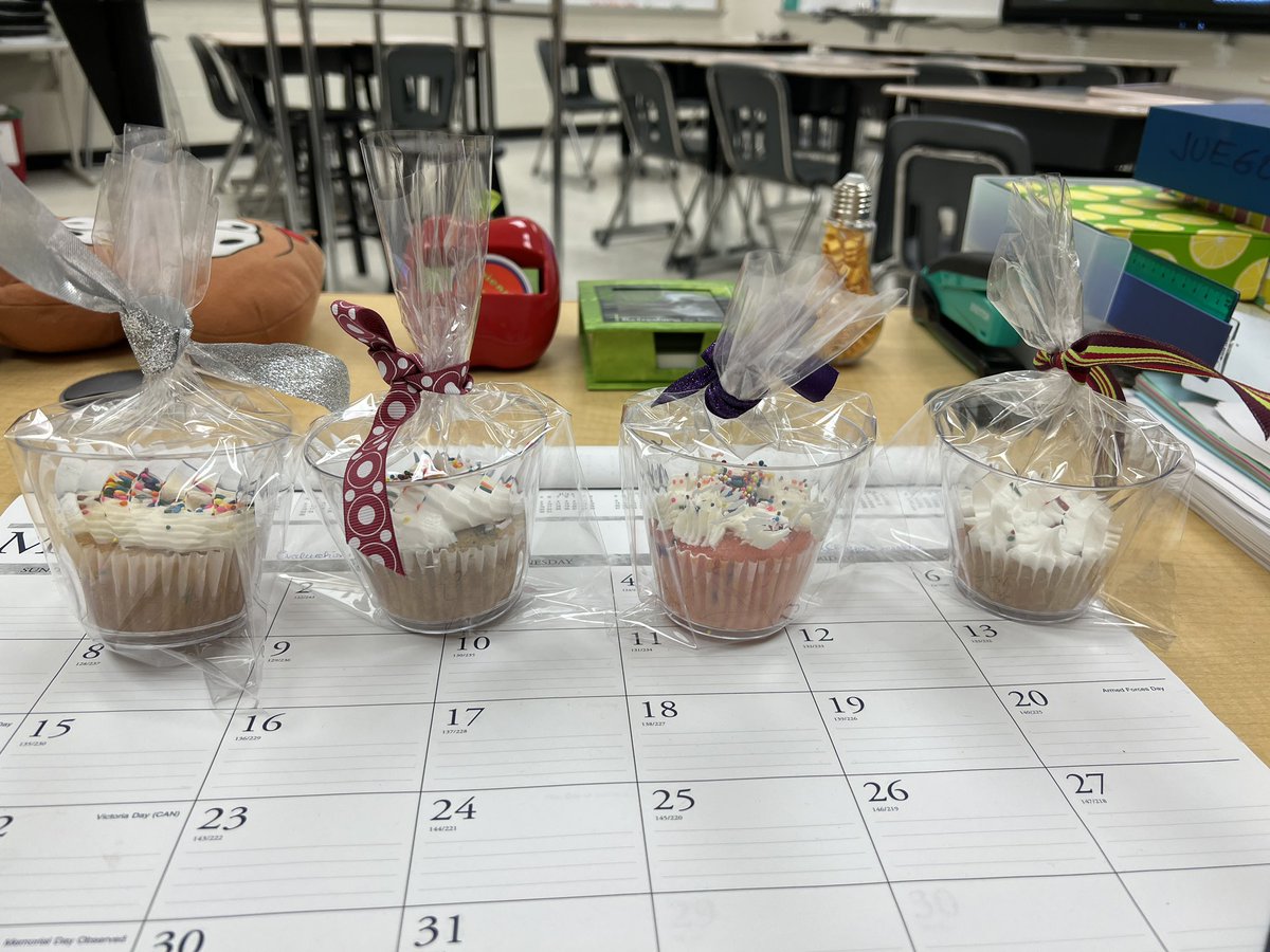 SraAlbaMercado's tweet photo. My heart is melted 🥰
#TeacherAppreciationDay https://t.co/h6itGGvNBp