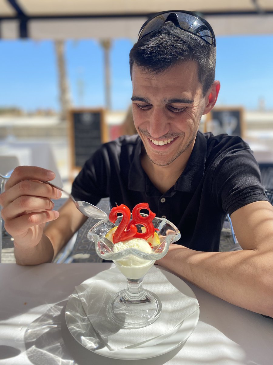 eliseu_alegre's tweet photo. Primavera dels 28!🎂 #2demaig https://t.co/cfp9QZrDHS