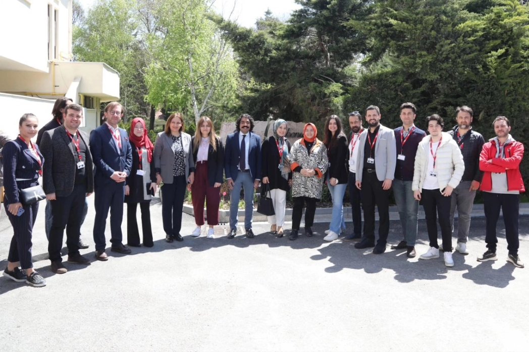 ProfDrAGurcan's tweet photo. Bilgi Güvenliği Derneği aracılığıyla, Eskişehirli sosyal medya içerik üreticilerini, savunma sanayimizin gözbebeği, Eskişehir’imizin gururu @TEI_TUSAS'ta ağırladık. 

Savunma sanayimizin geldiği noktayı, sosyal medyayı ve Eskişehir’i konuştuk. https://t.co/rtrF8N9HqR