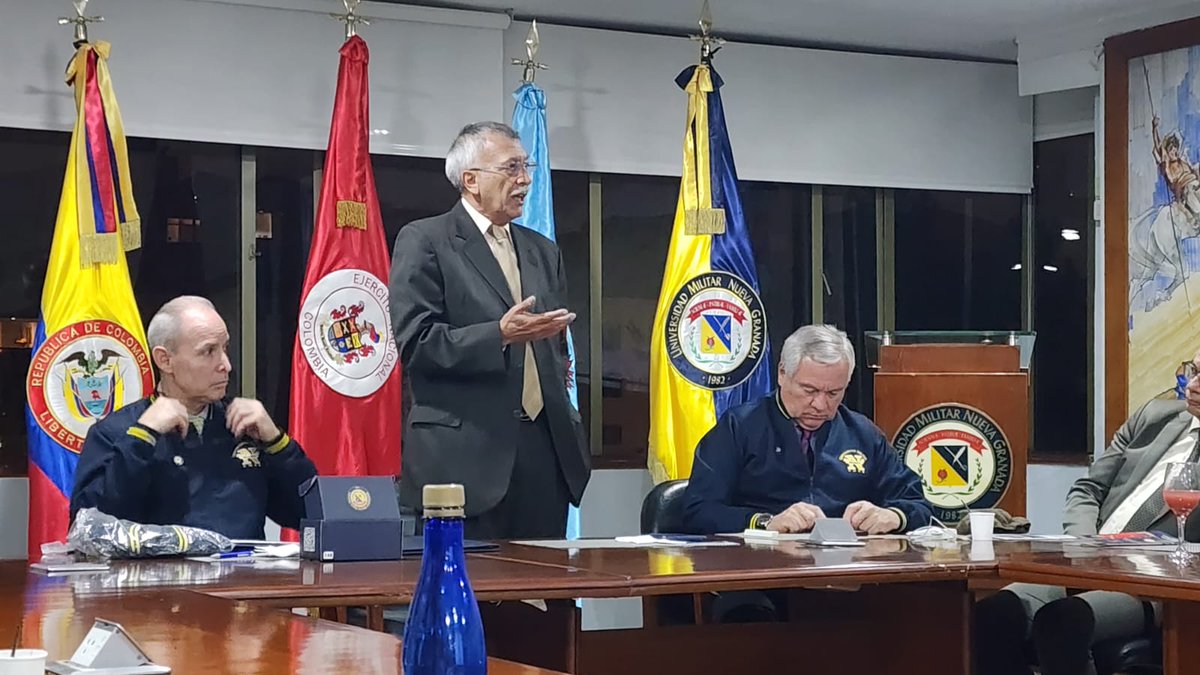 fabiohipo's tweet photo. Orgulloso de representar desde la Academia a más de 11,3 millones de colombianos que votaron por @petrogustavo y su Plan de Desarrollo. El presidente tuvo a bien designarme para continuar con la tarea de la reconciliación, ahora desde el Consejo Directivo de @lamilitar https://t.co/mUnM6yU1i1