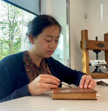 Celebrate #PreservationWeek with 5 questions with Book Conservator Kimberly Kwan!

library.stanford.edu/blogs/stanford…