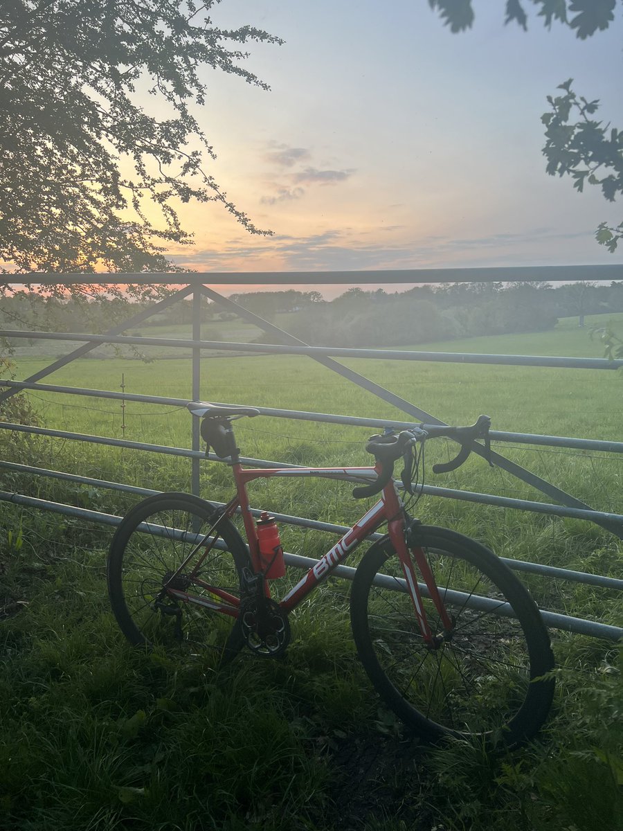 Went for a cycle.  Took a pic.  Lost my glasses and now blind… brilliant 🤓😂