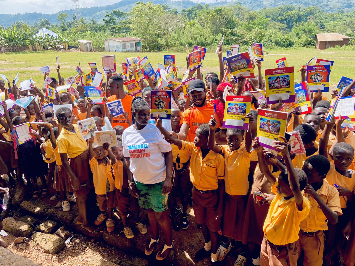 eafoundation5's tweet photo. Each of them has a bright future and l'm glad that my team and I could make them this happy today. Many of them did not even have these items. I know they'll be motivated to work hard now that they have these, and the words of encouragement we left with them.
Amasaman Enokay https://t.co/B5KCiADobL