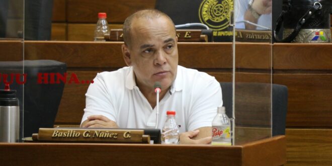 nanduti's tweet photo. ¿Sería ministro de Salud?

"Si me piden ser ministro de Salud voy a rechazar porque la gente me eligió como legislador y esa es la función que voy a cumplir" diputado @bachinunez_nuez

#1020AM #ZonaFranca

@PaloRubin @Sofy_Alonzo @oscar_gonza2 https://t.co/tisgEBRq3h