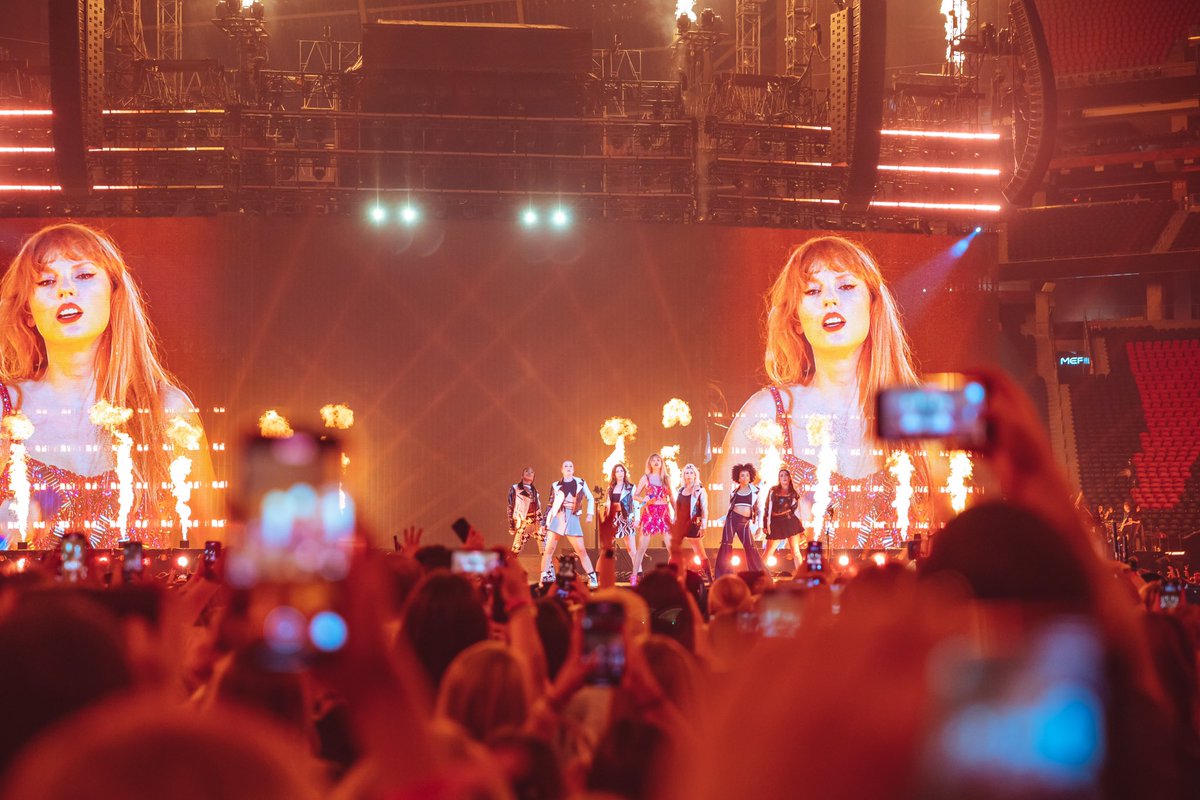 grahamjphoto's tweet photo. Eras Tour Atlanta Night 2 #taylorswift #erastour @taylorswift13 @taylornation13 #atlanta https://t.co/m0RRQpOz9u