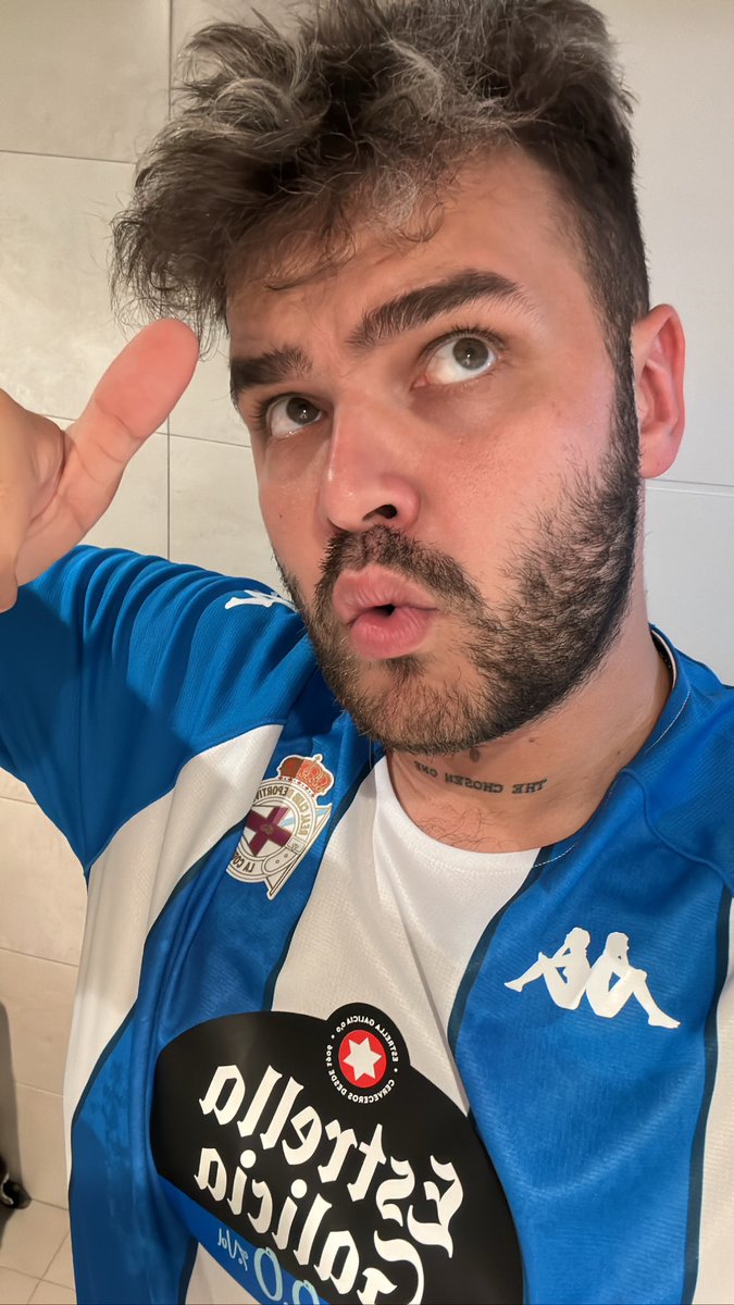 GUANYAR's tweet photo. Outfit de mañana para Disaster Chefs. Me la pela. Don Lucas Pérez Martínez. https://t.co/JLtPvnnPvW
