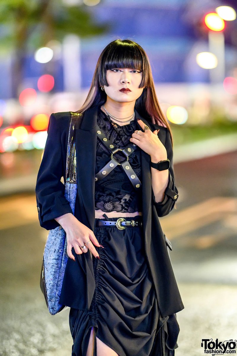 Japanese dancer Alice on the street in Harajuku with a hime hairstyle and  all black look featuring a vintage top, Not Conventional skirt, Antiviral  accessories, shoulder bag, and tall Yosuke platform boots #, image size:800x1200