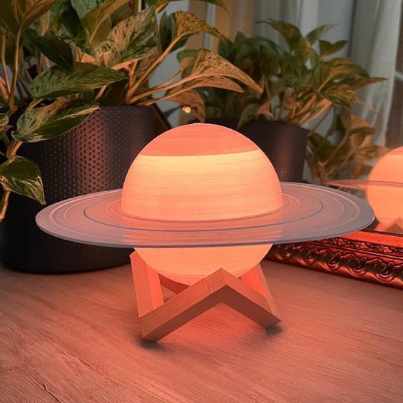 Exulansista's tweet photo. Saturn lamp 🪐 https://t.co/eGckZqQ6zt