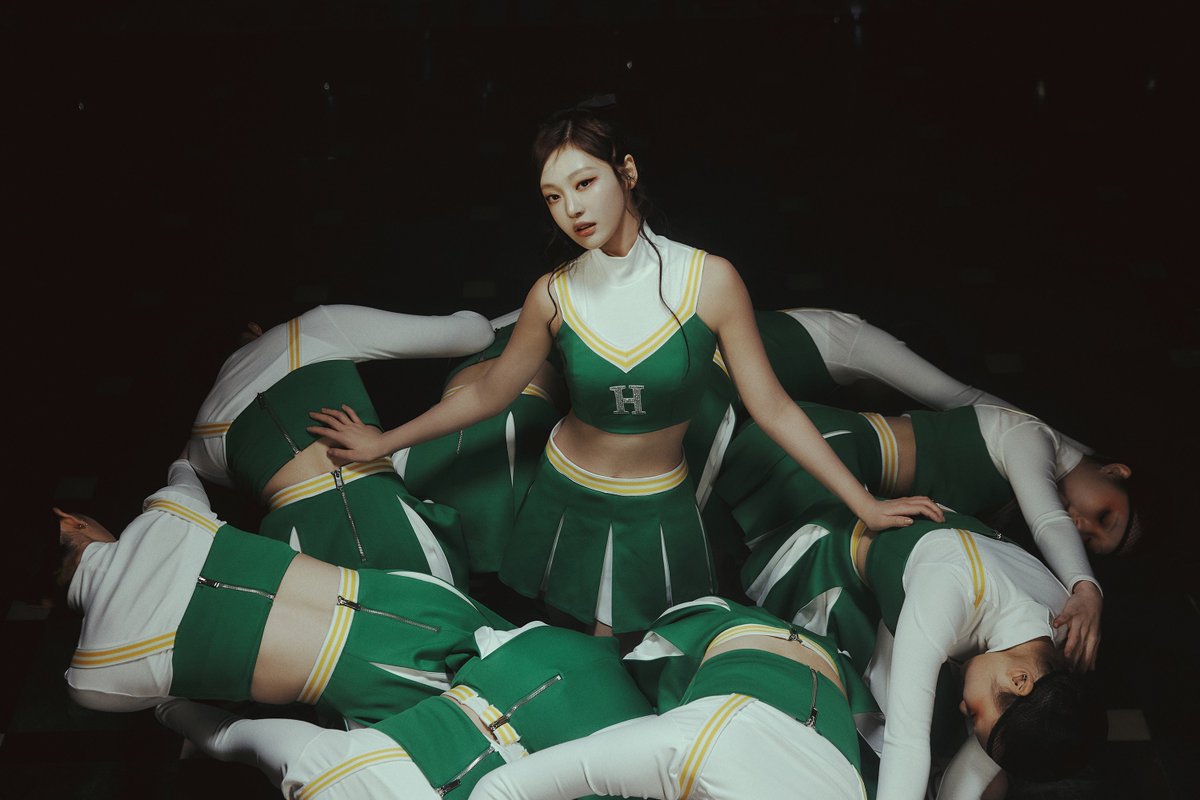 kpop moments that could kill a sapphic tweet media