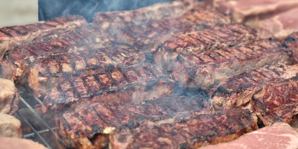 FBINAAQuantico's tweet photo. 5.11 Steak Night was a blast with Session 286!
Thank you, @511Tactical, for a beautiful evening with the students and staff. Shoutout to the FBI National Academy Associates Charitable Foundation for providing the delicious wine for the evening! #FBINAA #SteakNight #Session286 https://t.co/hMgmV9fAU1