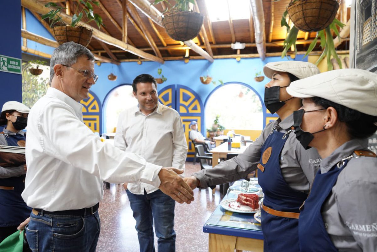 LuisFSuarezV's tweet photo. Gracias Carmelitanos porque cada firma es el reflejo de la confianza, el trabajo en equipo y la decisión de seguir trabajando sobre lo construido. #UnidosPorAntioquia❤️💚 https://t.co/e7YDlQmXFs