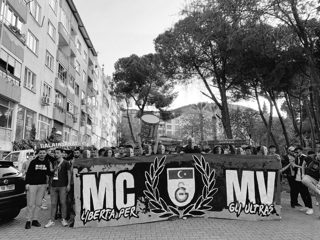 somahools's tweet photo. Sisli ve puslu kentin umudu, neşesi, heyecanısın @GalatasaraySK https://t.co/qE1GnfXtgv