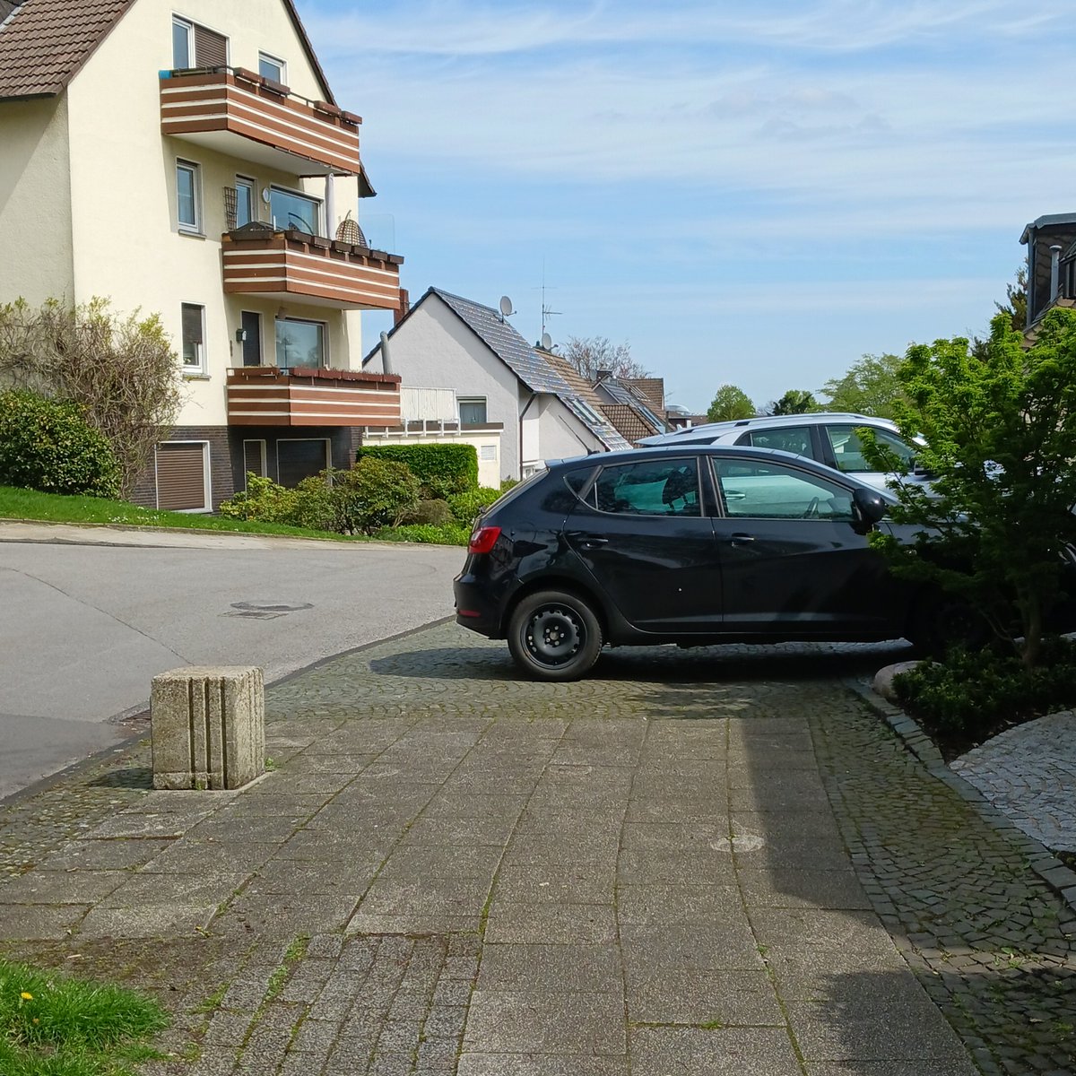 AndreEssen45's tweet photo. Parkterroristen genießen in @essen_ruhr ungehinderte  Freiheit. https://t.co/I0TzWg4dwn