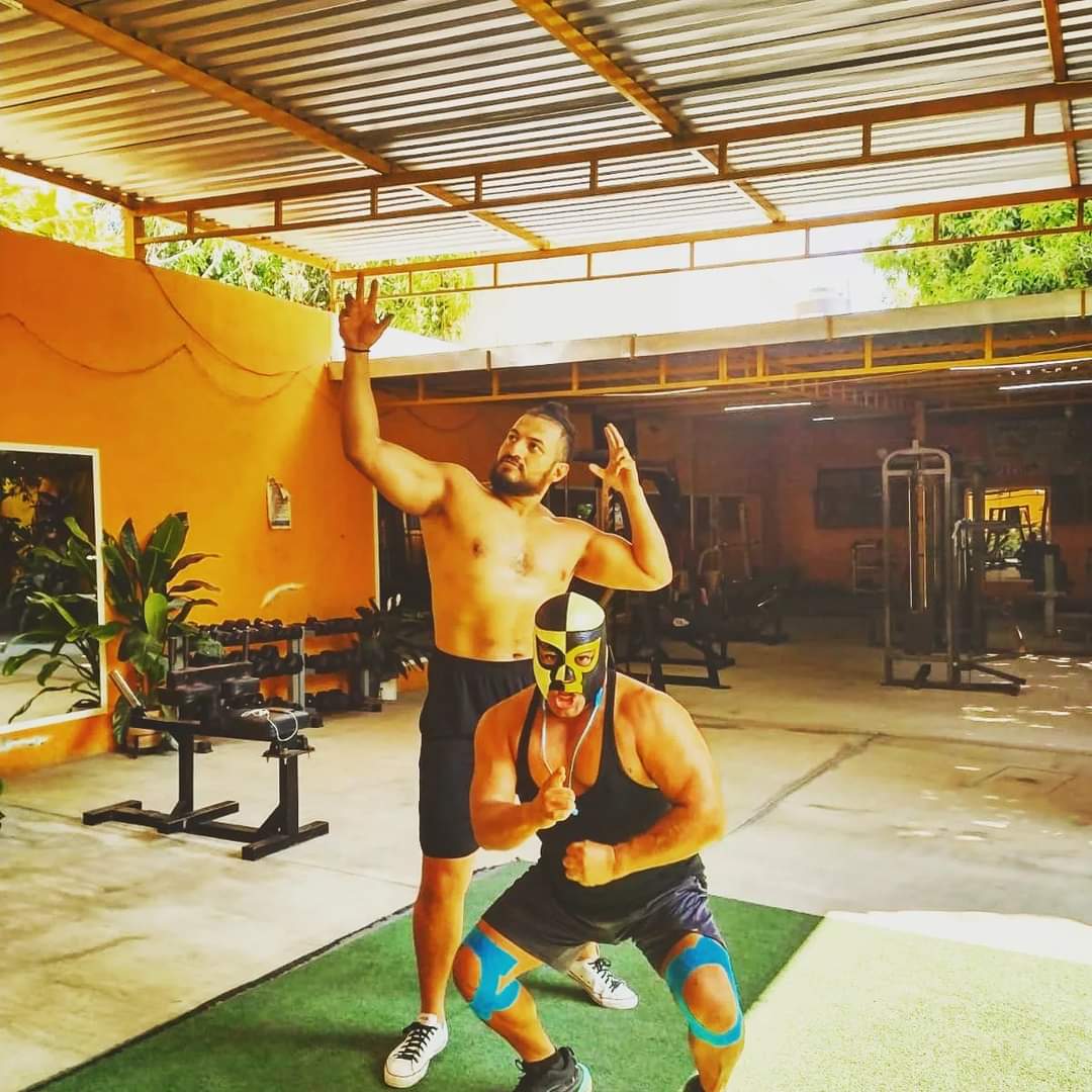 theherodesjr's tweet photo. Entrenamiento,platicando anécdotas chulada con el Sr @PPierroth
Dándole duro
#TheKillerMachine #TuSonrisa #Boricua #Monclova #nuevoleon #coculaguerrero #HerodesJr #zyzzlegacy #puroresuwrestling #lariato #clotslinefromhell #プロレス #InternationalWrestlers #JAPON #USA #CANADA https://t.co/DcydazKCts