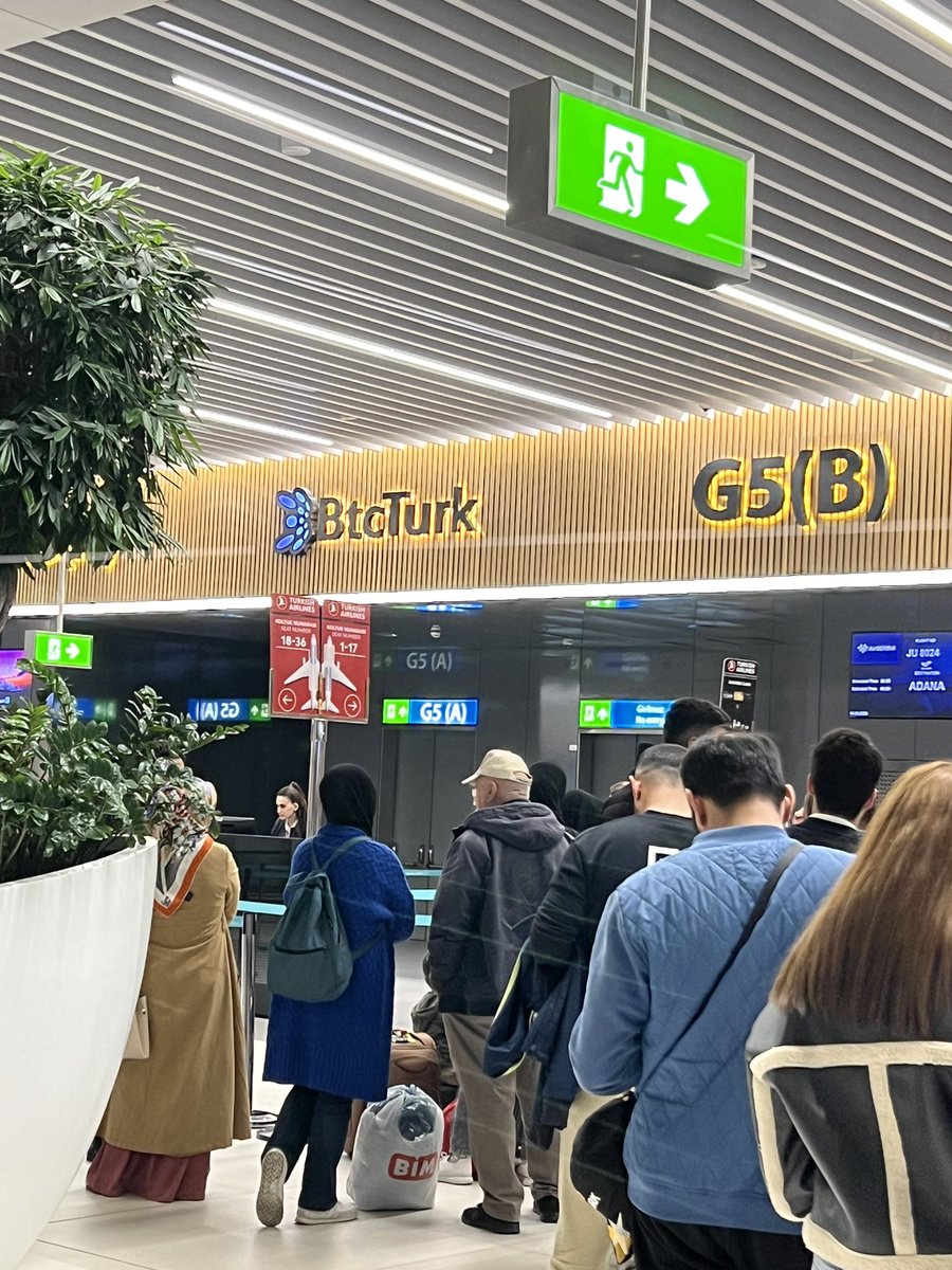 fandomu toparlamaya calısırken o sırada reel hayatımda ucaga binis sırası bekliyorum