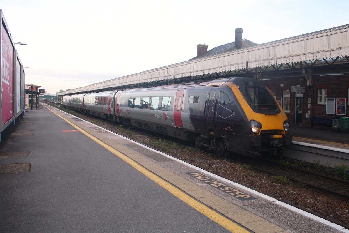 mavmaramis's tweet image. 220022. Cross Country livery, Taunton, 02.05.2023. #Class220 #CrossCountry #Voyager #Taunton #DMU #DieselMultipleUnit @NamiHusky