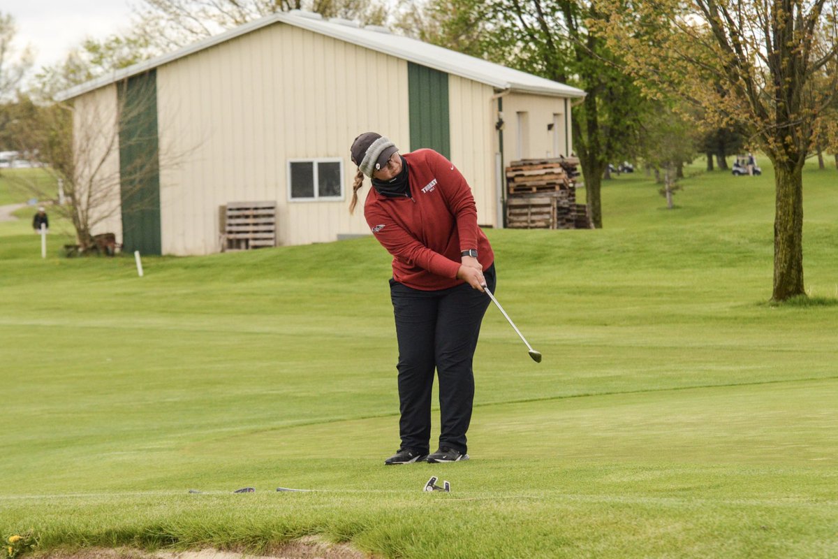 TransySports's tweet photo. #WingsUp🦇 In Ottawa, OH, sophomore June Lee finished the third round with a stellar 75 to take 1st place as the HCAC Championship Medalist as @transy_wgolf takes second overall! #flypios🦇 

Read more: https://t.co/qdghHK4AtV https://t.co/PV2MBtlv3n