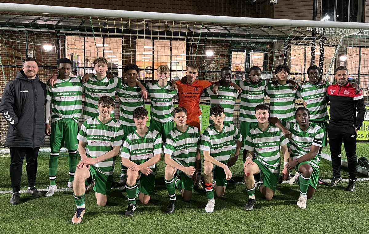 ChipsteadFCU18's tweet photo. It’s a 3-2 Win for our last game of the season 🤛🏼⚽️💚🤍 @Teknika_Pro @chipsteadfcsurr @IsthmianLeague @RiddlesdownPE #lastgamewin https://t.co/d5rHvtd4Hg