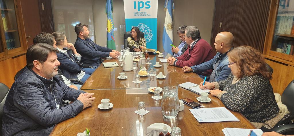 Excelente reunión con <a href="/marinamorettiok/">Marina Moretti</a> presidenta del IPS, avanzando en las diferentes problemáticas de nuestros trabajadores/as pasivos. <a href="/herdoval/">Hernán Doval</a> <a href="/ctm_oficial/">Confederación Trabajadores Municipales Argentina</a>
