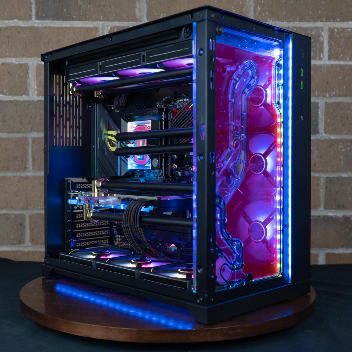 AlexanderPCS's tweet image. Exciting news coming tomorrow at 3pm CST on twitch.tv/alexanderpcs! Be one of the first to know. Today, check out our Fully Liquid Ready-to-Ship gaming machine with a custom metal loop system. Available on the website now! 
#workplayconquer #battlestations #gaming #pcbuild #pc