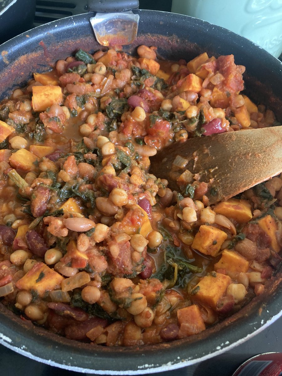 LouBcakes's tweet photo. Busy day in the #kitchen today, #batch #cooking mostly for the #freezer #hummous #ratatouille #spinach &amp; #chickpea #curry #veggie #chilli https://t.co/4qZjEr4wRa