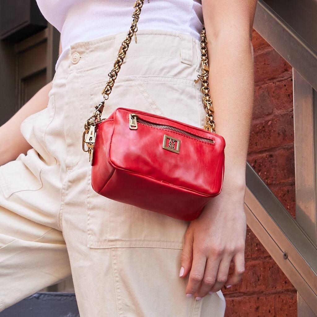 Charming, tiny, and the perfect size for your daily necessities, the oh so versatile Belk Bag has it all! 🖤 #as98 #tinypurse #trending #purse #crossbody #redbag #belk87096 instagr.am/p/CrwQyXFvSgb/