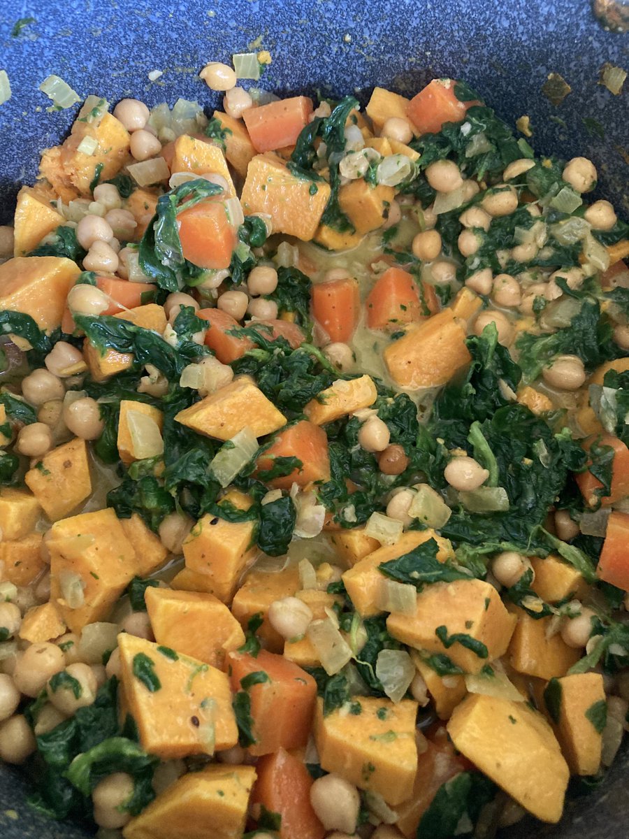 LouBcakes's tweet photo. Busy day in the #kitchen today, #batch #cooking mostly for the #freezer #hummous #ratatouille #spinach &amp; #chickpea #curry #veggie #chilli https://t.co/4qZjEr4wRa