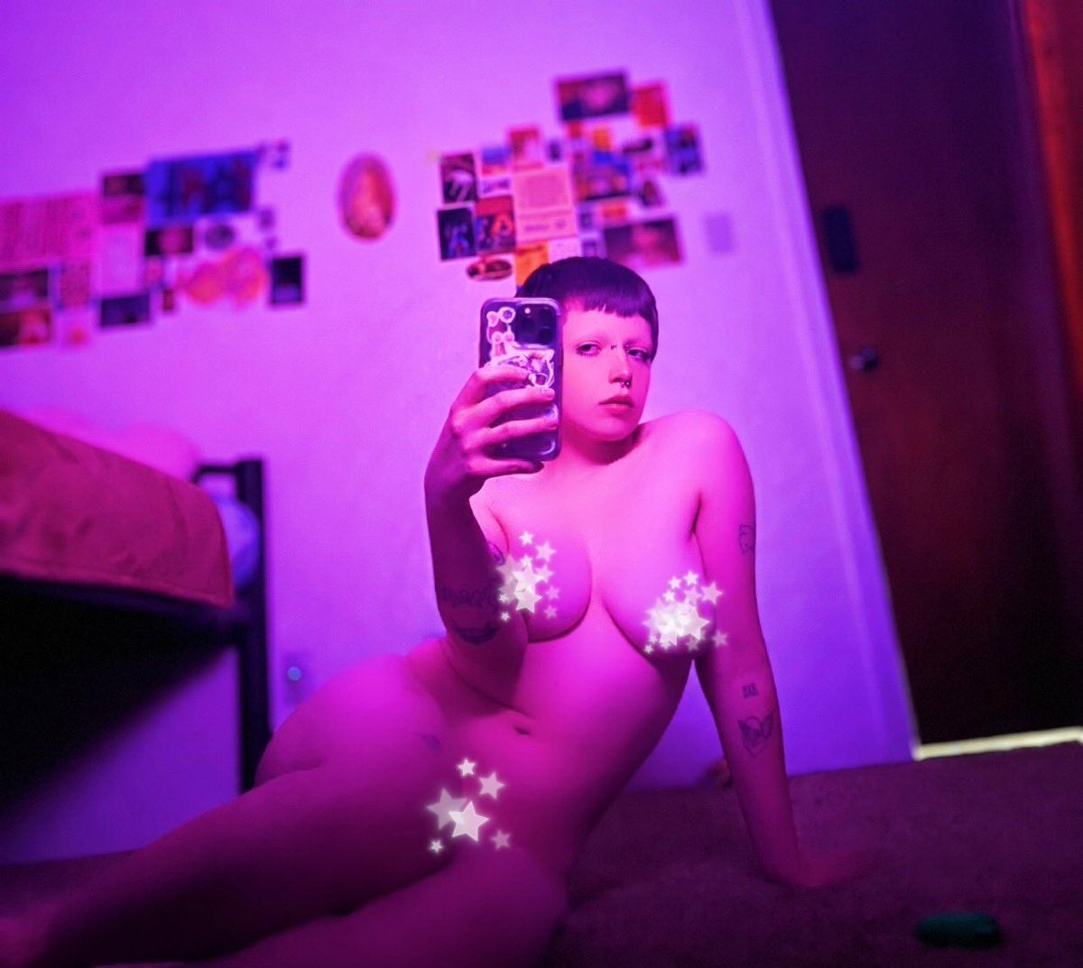 hell0kittyslutz's tweet photo. hi i’m ash!! #nsfw #nsfw_twt #newtonsfwtwt #SellingContent #selling_content 
• 21 they/them &amp; bisexual 

• switch 

• kpop &amp; anime lover 

• certified lover girl 

• kink friendly! 

• selling content 

• like &amp; retweet to be mutuals (: https://t.co/9JiioXHWl4