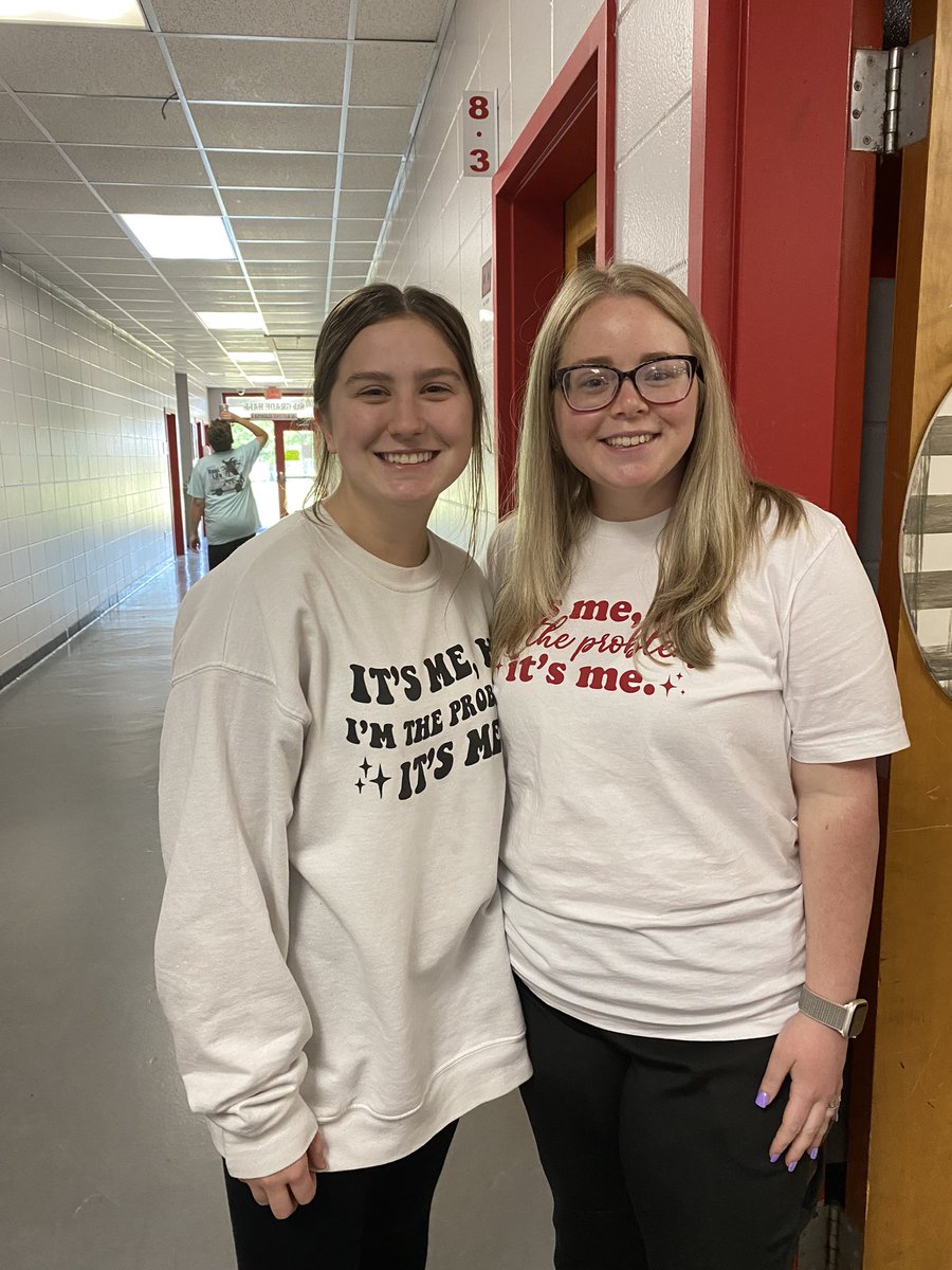 It’s us, hi, we’re the problem, it’s us 🙋🏼‍♀️🙋🏻‍♀️#swifties #twinning