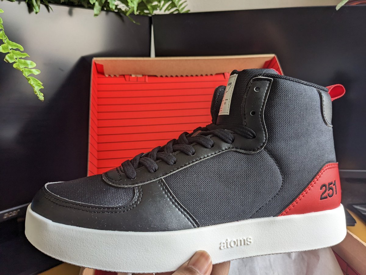kandhapoha's tweet photo. Got this in my mailbox today, thanks @MKBHD and @Atoms. Premium material and quite comfy, you guys killed it. https://t.co/xCWQE8hD15