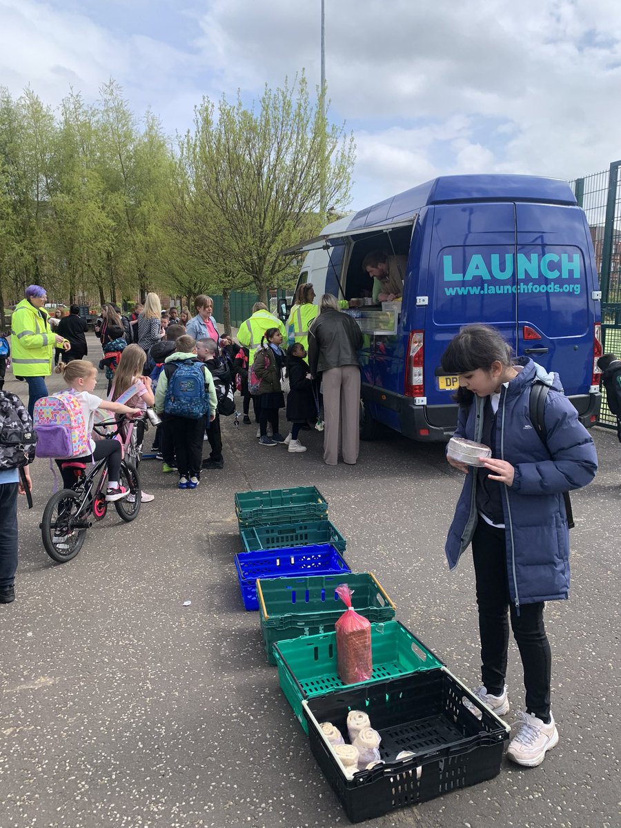 MrsReillyPT's tweet photo. Thank you to @LaunchFoods for some yummy food and snacks delivered to @RiversideGovan! #tastytuesdays 🥪🍝 https://t.co/R1tZxpTxxm