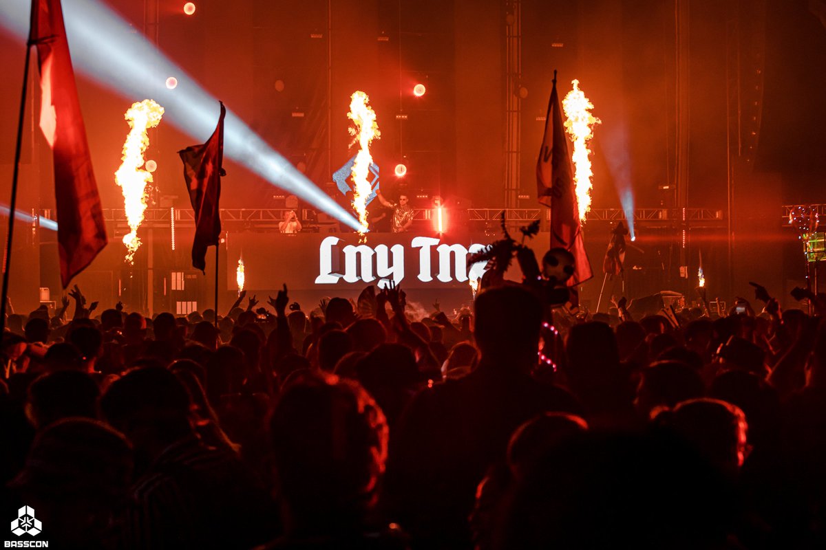 It is officially May &amp; you know what that means 😼 

Secure your spot to kick it at the Basscon @edc__week Pool Party w/ <a href="/bennicky/">Ben Nicky</a>, @liltexas, @djanimeofficial, @lnytnz, <a href="/adrenalizedj/">Adrenalize</a>, @deadxofficial, and @happi_lv on Thursday, May 18.💥→ bsscn.cc/edcweek-23