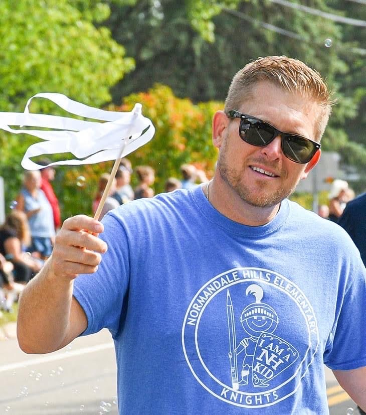 NhknightsP's tweet photo. Thank you to Dr. Andy Vollmuth @andrewvollmuth  for your years of leadership as Principal at Normandale Hills Elementary.  Always a Knight @NHKnights #NationalSchoolPrincipalsDay https://t.co/h3juKICBWM