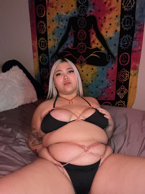 Okay y&rsquo;all I am obsessed with this shibari set from moeflavor. Rt if you love Asians with a phat tied<a href="/tag/throatgoat"class="tags"><span>#throatgoat</span></a><a href="/tag/nsfwtwt"class="tags"><span>#nsfwtwt</span></a>