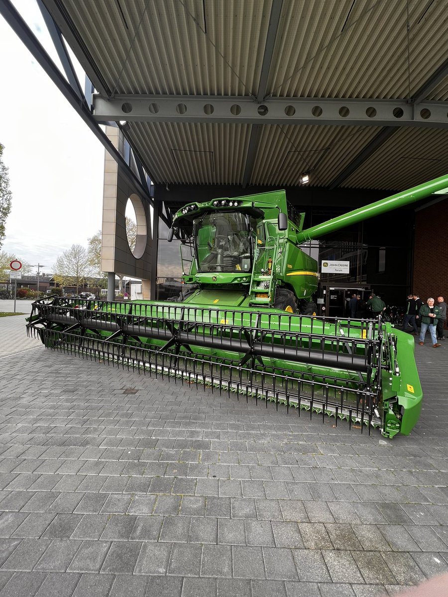 MattPothole's tweet photo. Was very lucky to be sent to the the @JohnDeere factory’s in Germany last week. Great tours and some very interesting manufacturing. https://t.co/kKcyhx9TPL