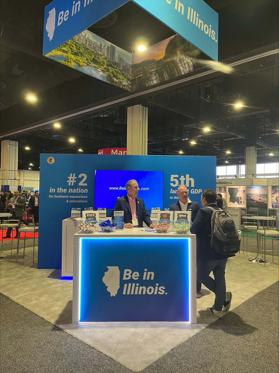 Our #EconDev team was proud to join @IllinoisDCEO & @intersectillin1 at #SelectUSASummit to share w/ businesses that we provide strong, reliable & #cleanenergy for their needs. By encouraging businesses to #BeInIllinois we're helping grow the job market in #OurCommunities.