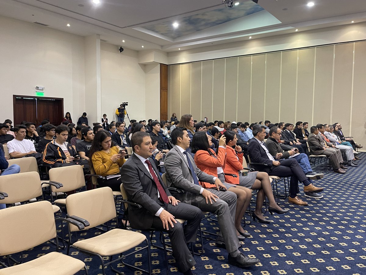 utpl's tweet image. 👨‍💻 ¡Ya tenemos ganadores del I Desafío TECH Loja organizado por #UTPLTEC, el Parque Científico y Tecnológico UTPL y @tecnologicoloja! 

Felicitaciones a nuestros estudiantes de #ComputaciónUTPL y del ISTL por sus propuestas innovadoras para el reto propuesto por @BancodeLoja_. 👏