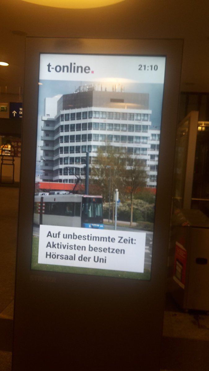 t_wittJ's tweet photo. Mit so einer guten Nachricht werde ich selten am Bahnhof empfangen.
#krümelmonster in der #keksdose
#HochschuleinStudihand
#MayWeOccupy #EndFossil https://t.co/IQkIKkh1iL